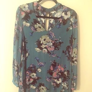 Choker neck dress. Worn twice. Fits more like a S.